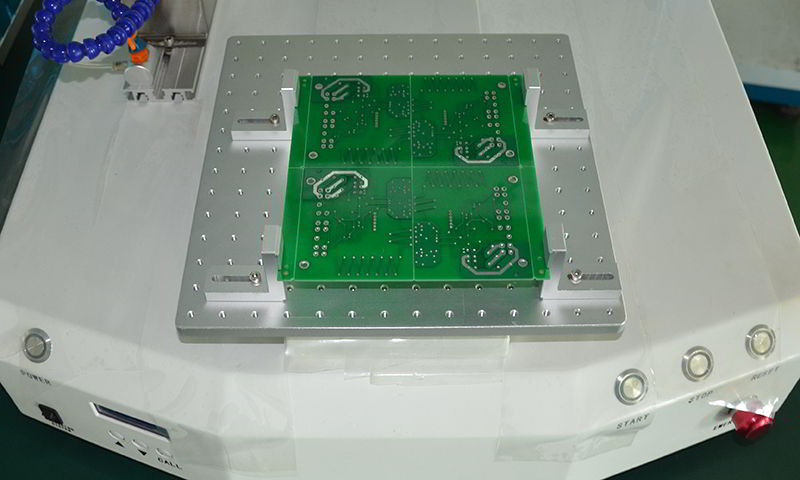 jig universal para fixar a placa no robo de solda